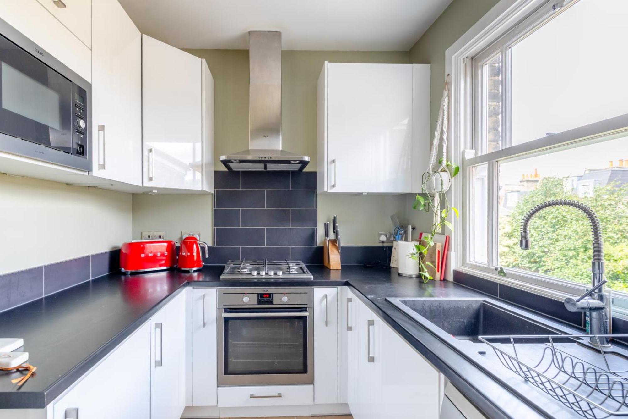 Bright & Stylish 1bd Flat - Wandsworth Town Londra